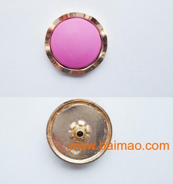春輝五金 專注金屬鈕扣廠家直銷，引領(lǐng)服裝輔料新風(fēng)尚