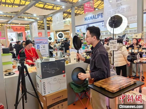 萬商云集浦江畔 上海開春掀起“展會熱”，日用百貨電商與線下交易并駕齊驅